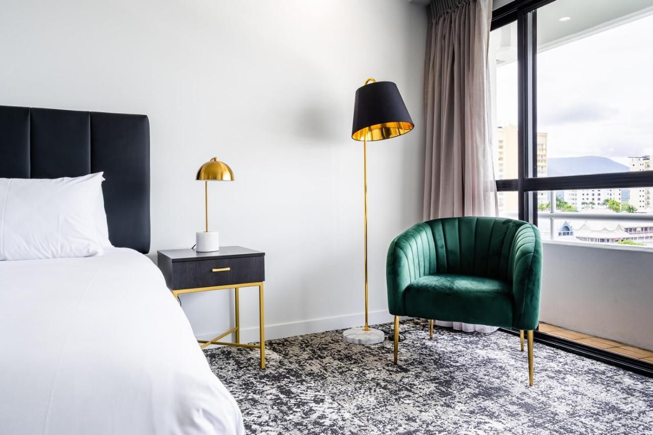 Superior King Room Views