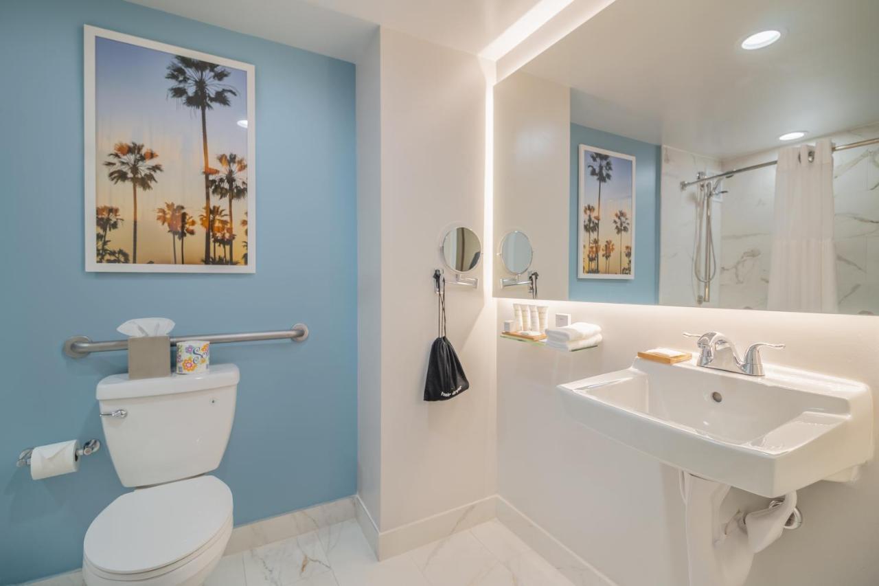 Suite King con Balcone e Vista Piscina