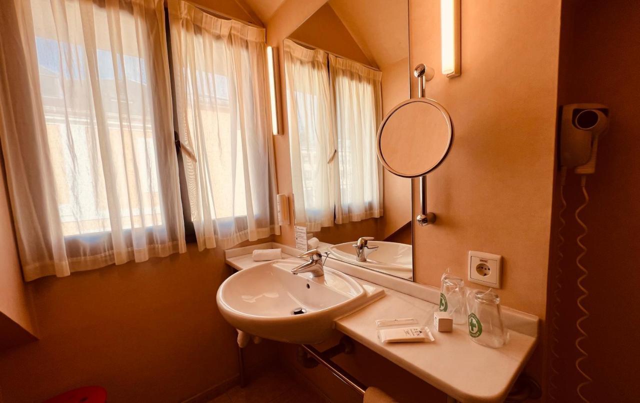 Superior Double or Twin Room,1344013568:JPEG