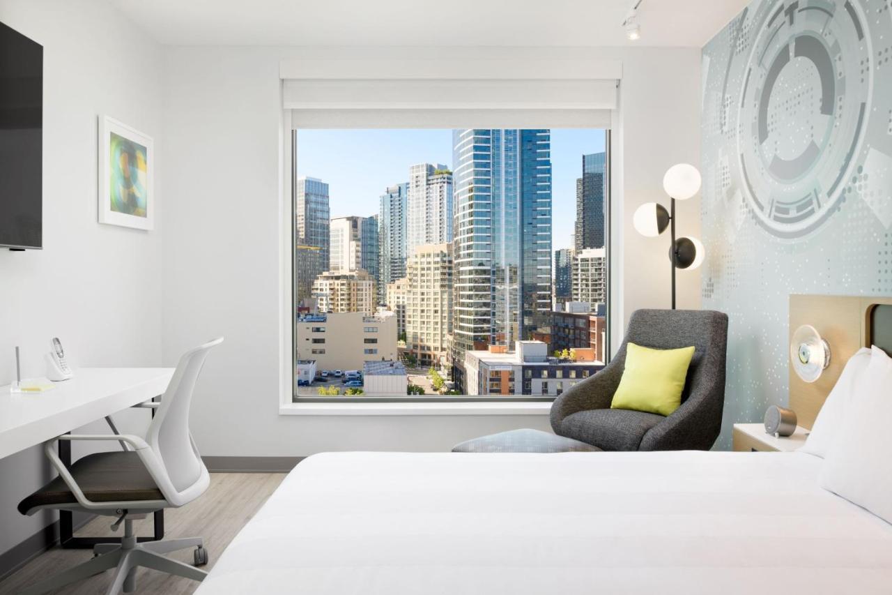 Downtown Skyline View 1 King Bed