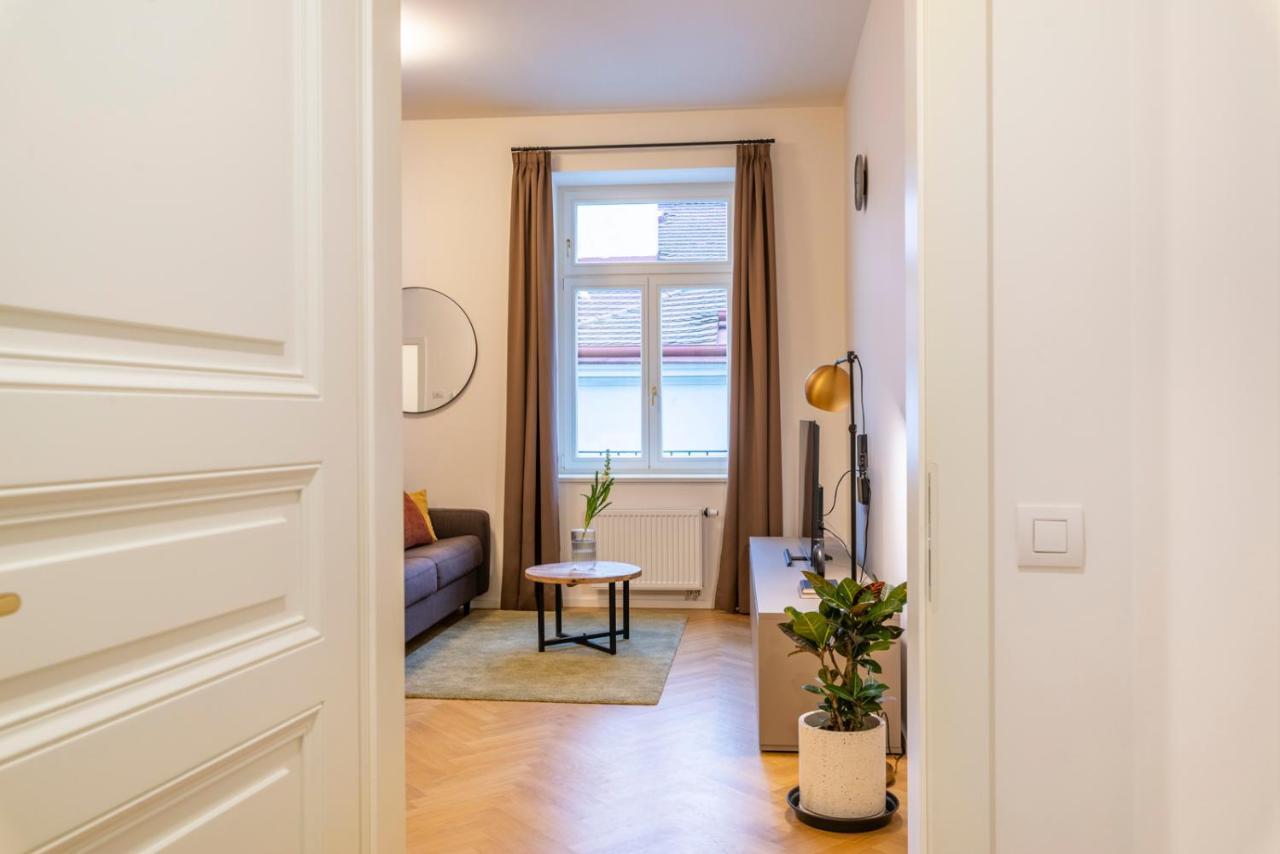 Apartment mit Balkon