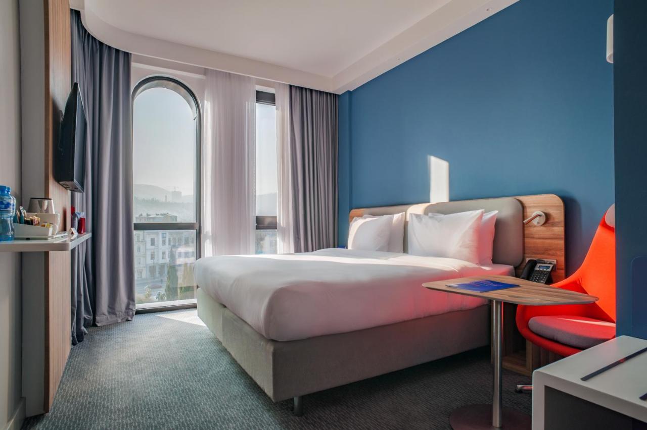Standard King Room with City View