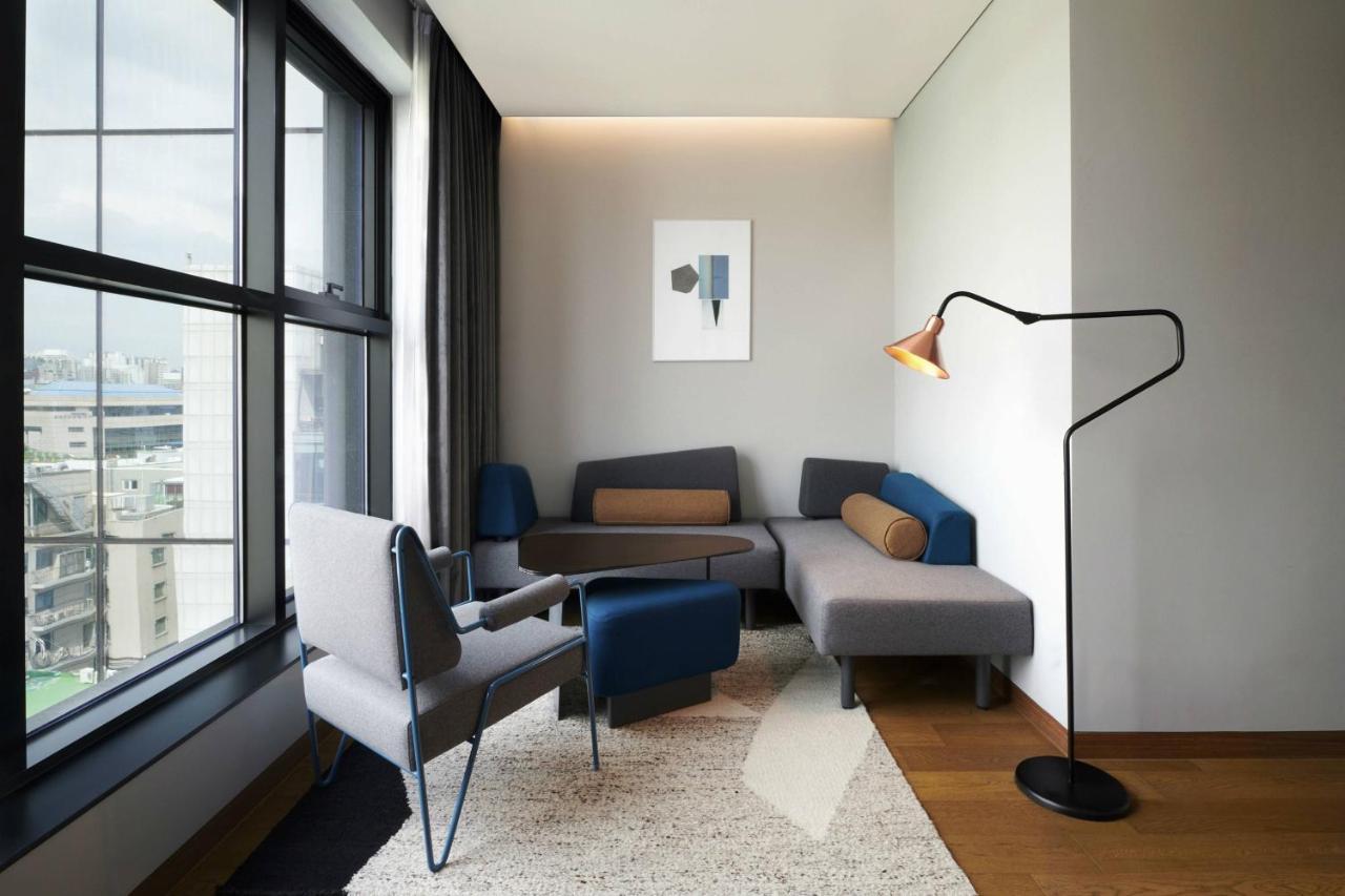 Producer Suite, 1 Bedroom Suite, 1 King, City view