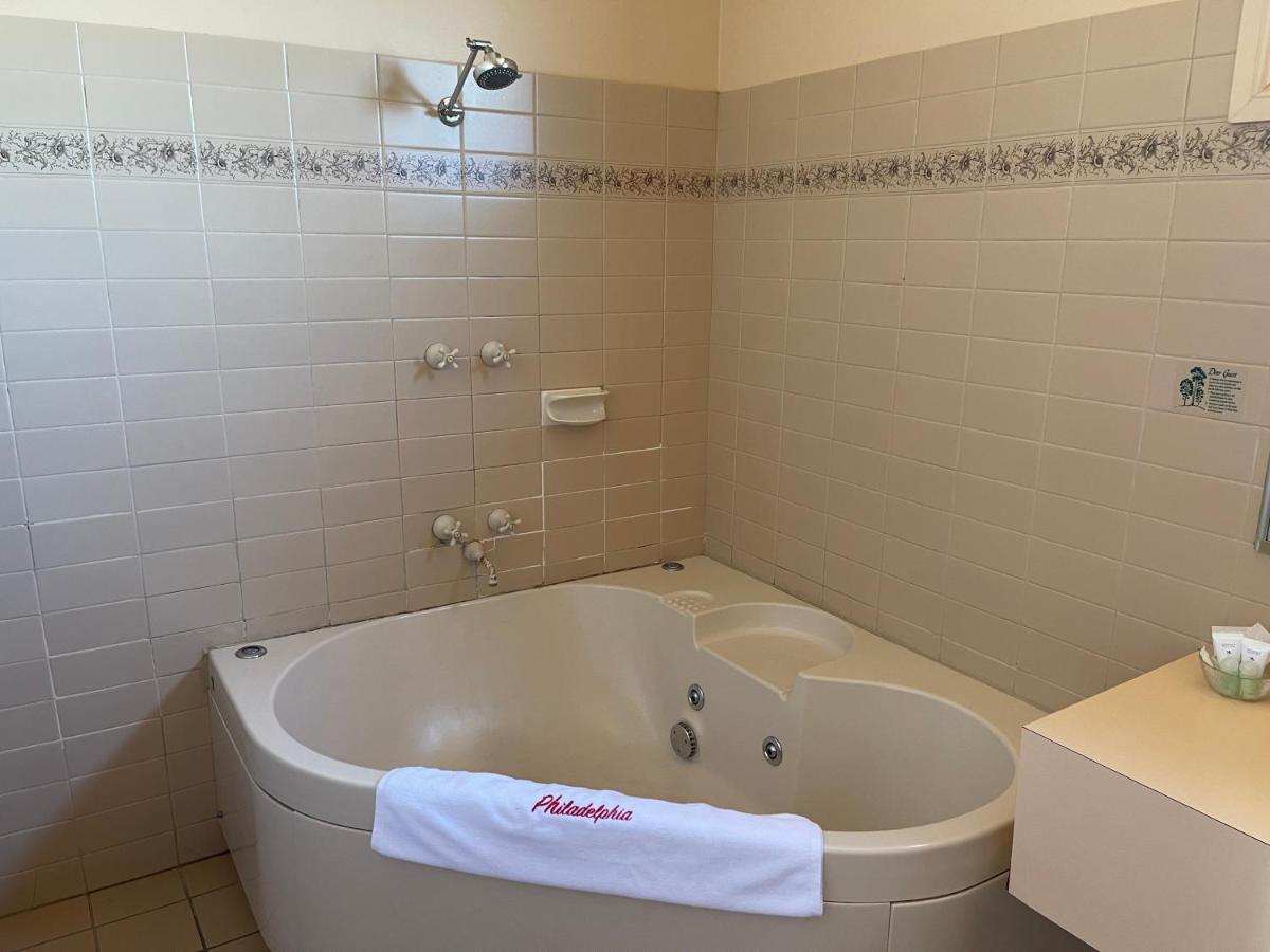 Queen Room Spa Bath