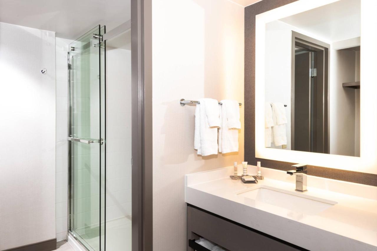 Junior Suite, Concierge lounge access, 1 King, Sofa bed