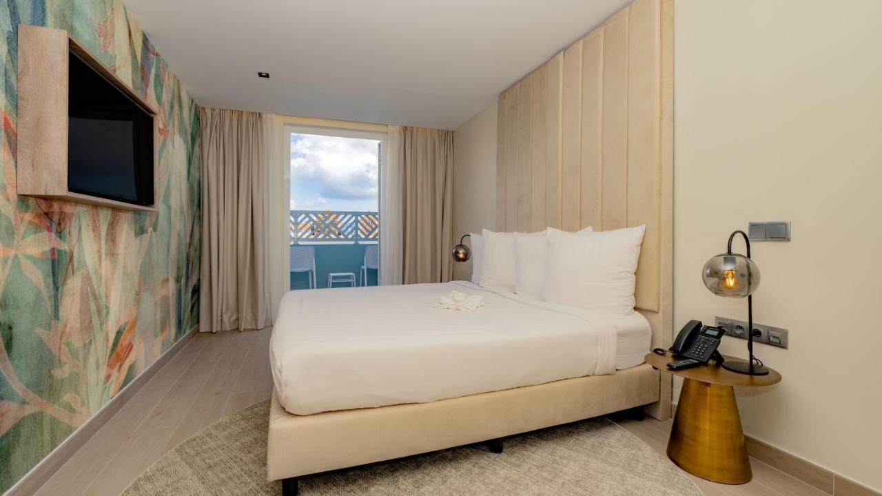Harbor View King Room with Balcony