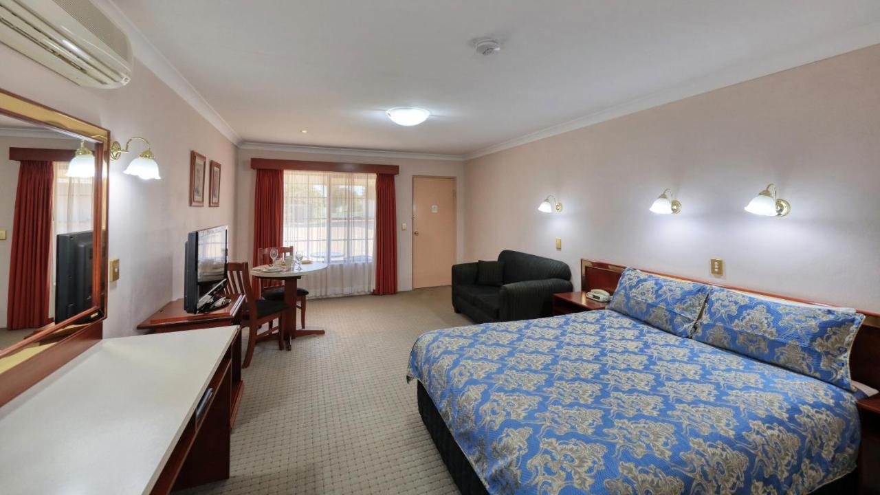 Deluxe Queen Room
