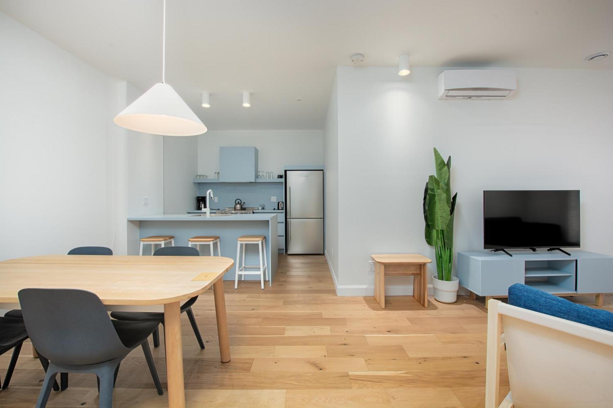 Apartment with private terrace - 2 bedrooms (1 king and 1 queen) and 2 bathrooms