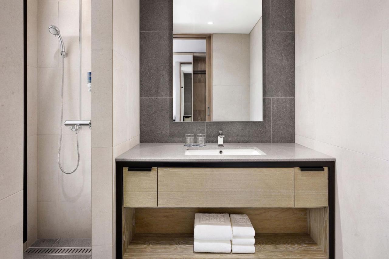 Superior room with two twin beds and city view