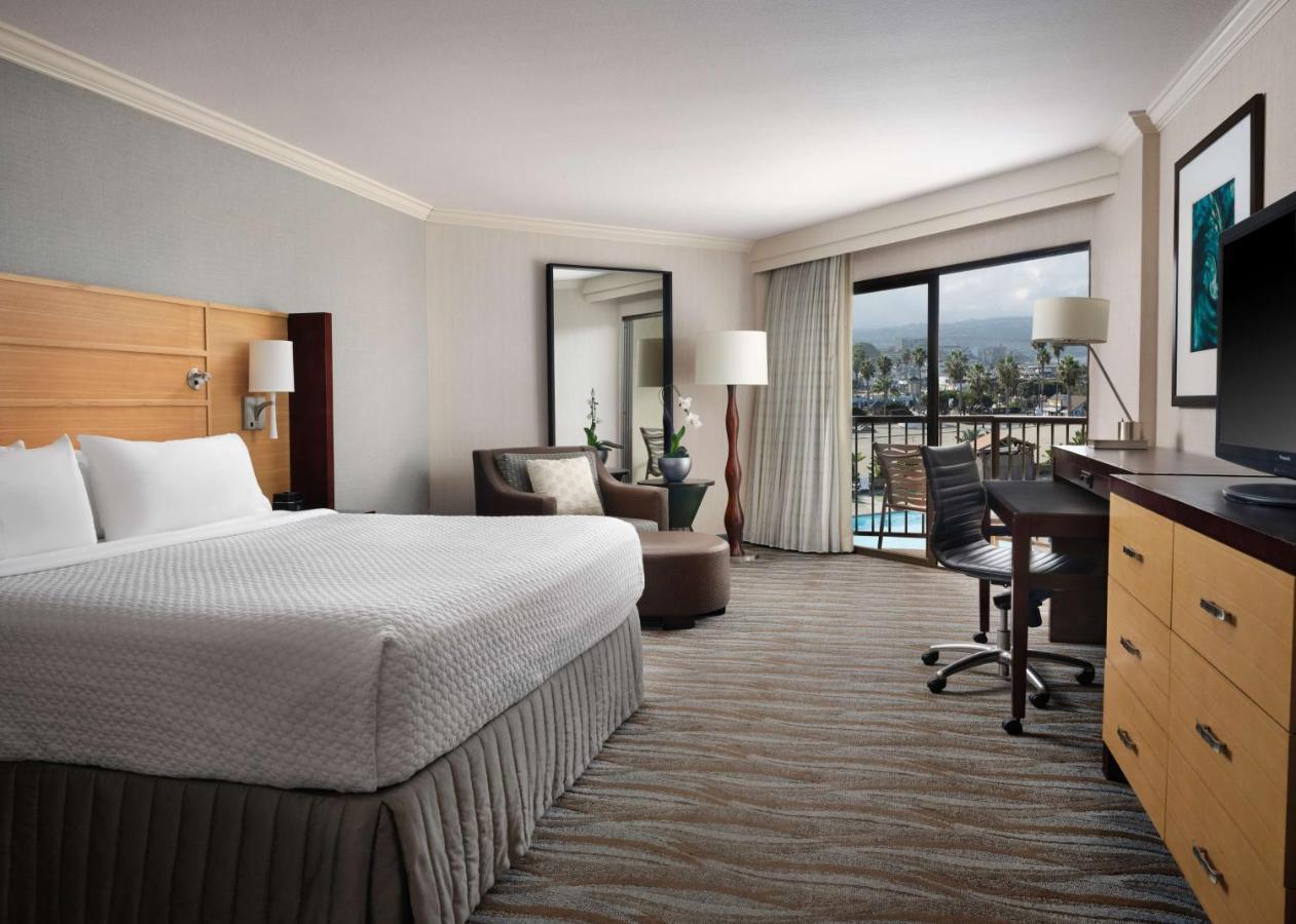 Executive King Room Pool View
