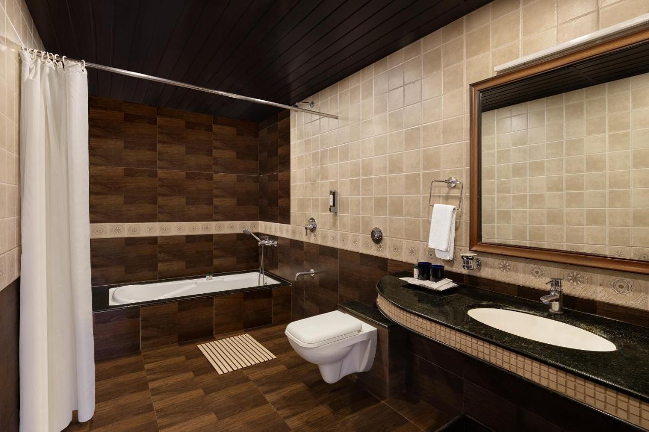 Suite with Garden View - 20% discount on Food & Beverages and Laundry - Transfers to nearest Beach - Happy Hours 1+1 (Inhouse brands from 4pm to 9pm)