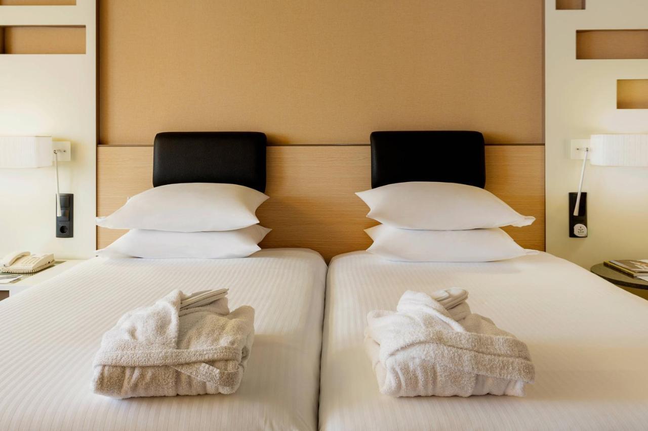 Executive Twin Room Lounge Access