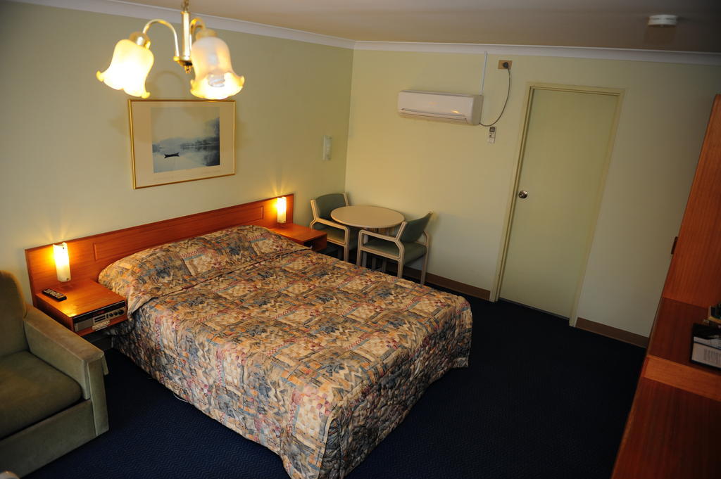 Deluxe Queen Room with Spa Bath
