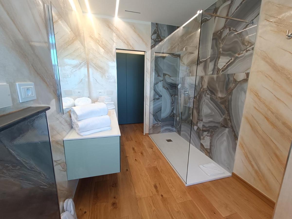 Two-Bedroom Apartment,1376644202:JPEG