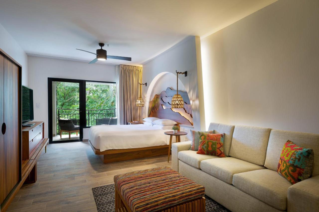 Guest  room with 1 Queen, Sofa bed, Balcony