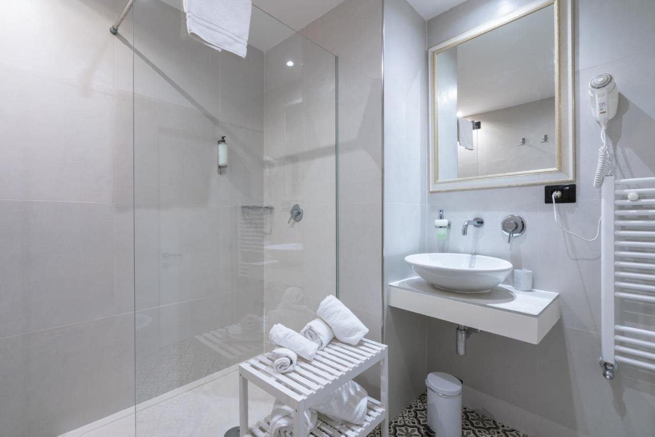Superior Double Room,1387748117:JPEG