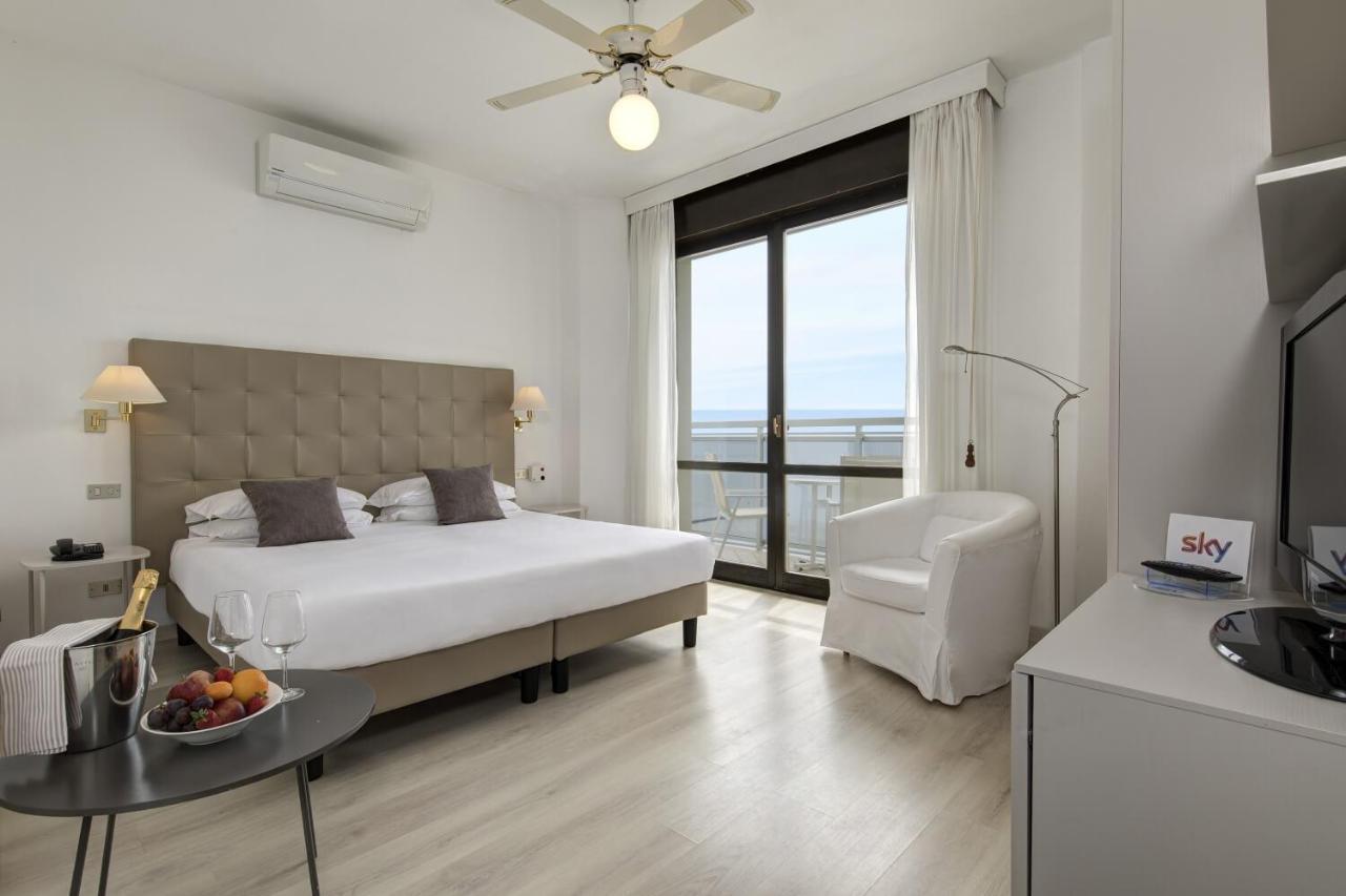 Deluxe Double Room Balcony Sea View,1588083023:JPEG
