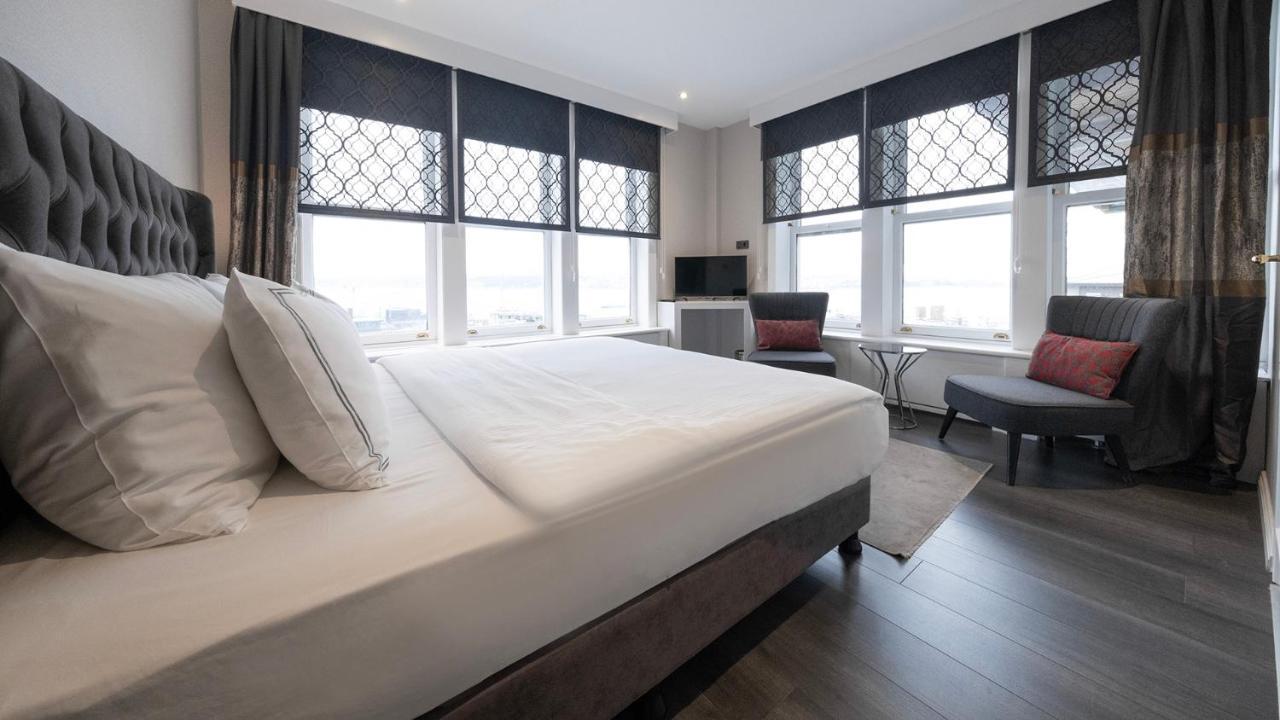 Deluxe Room with Sea View