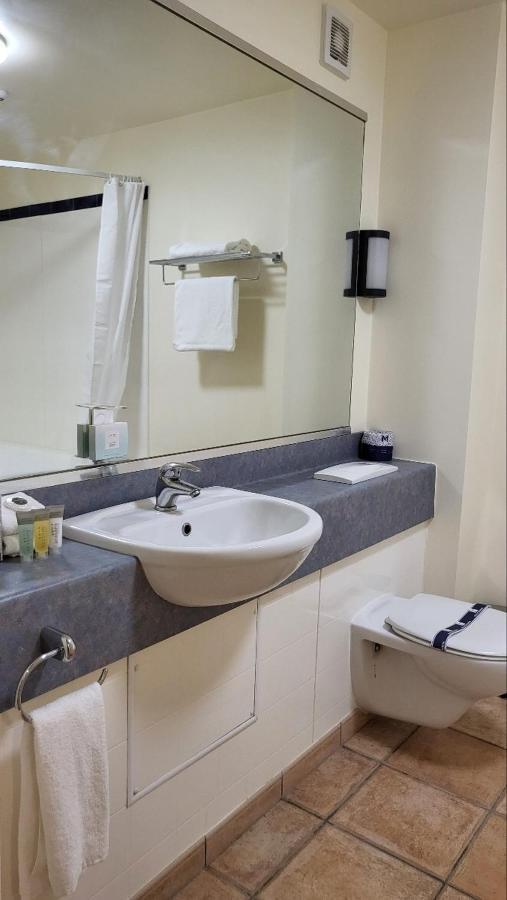 Executive Studio Spa Bath