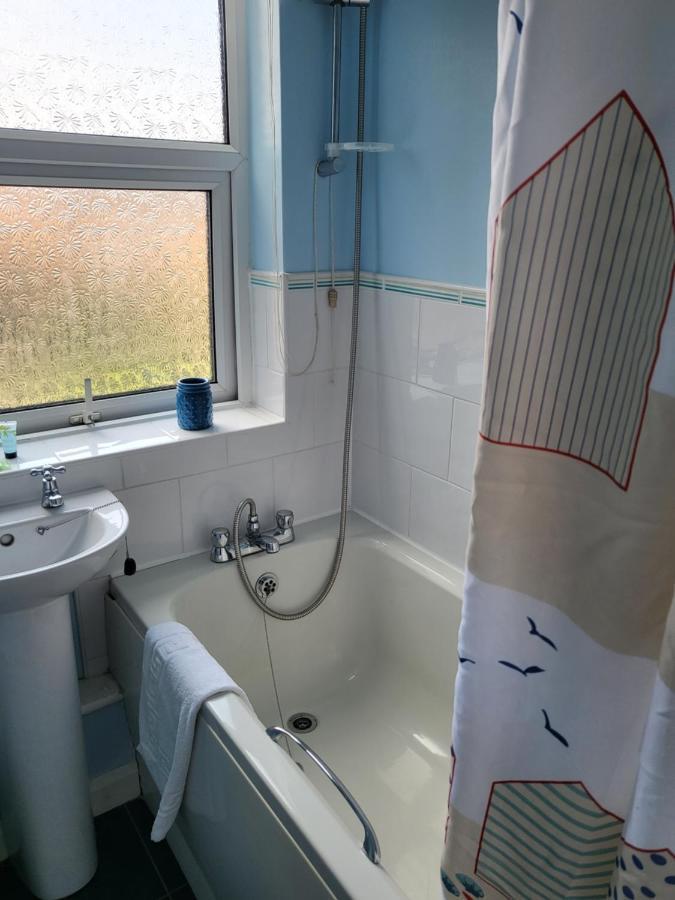Twin Room Bath
