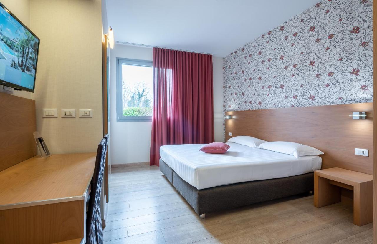 Standard Double or Twin Room,1382181578:JPEG