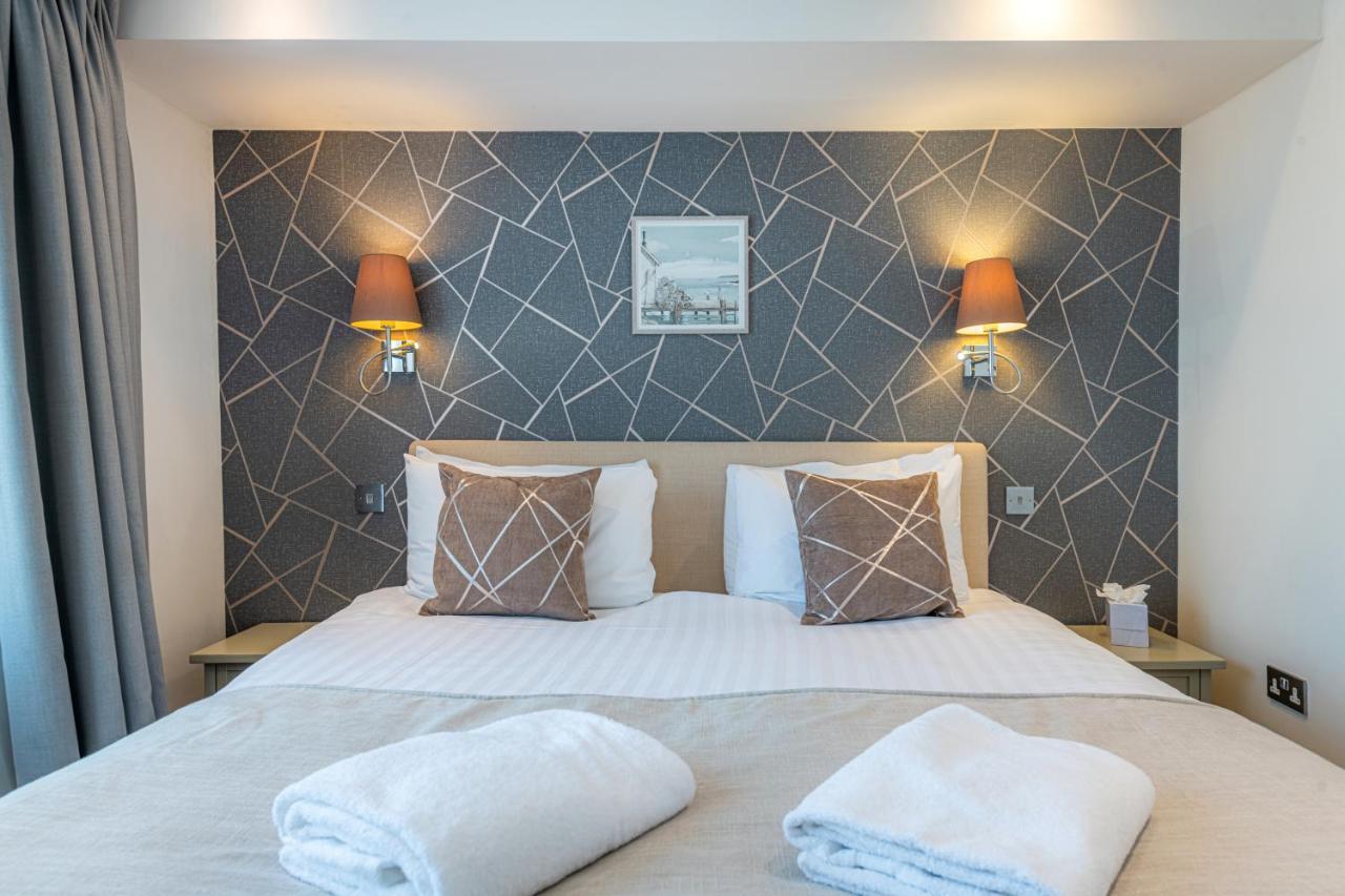 Superior One-Bedroom Apartment