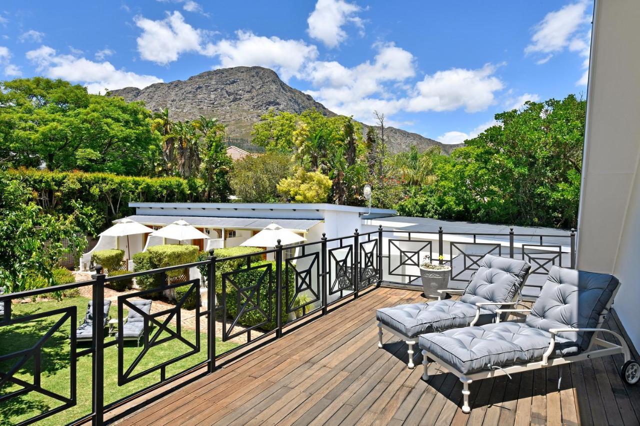 Premium Mountain View Room with Balcony - Queen Double