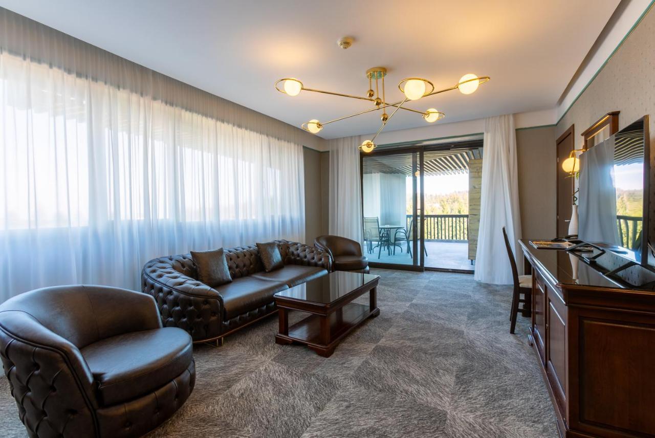 Two-Bedroom Superior Floor Apartment,1555933324:JPEG