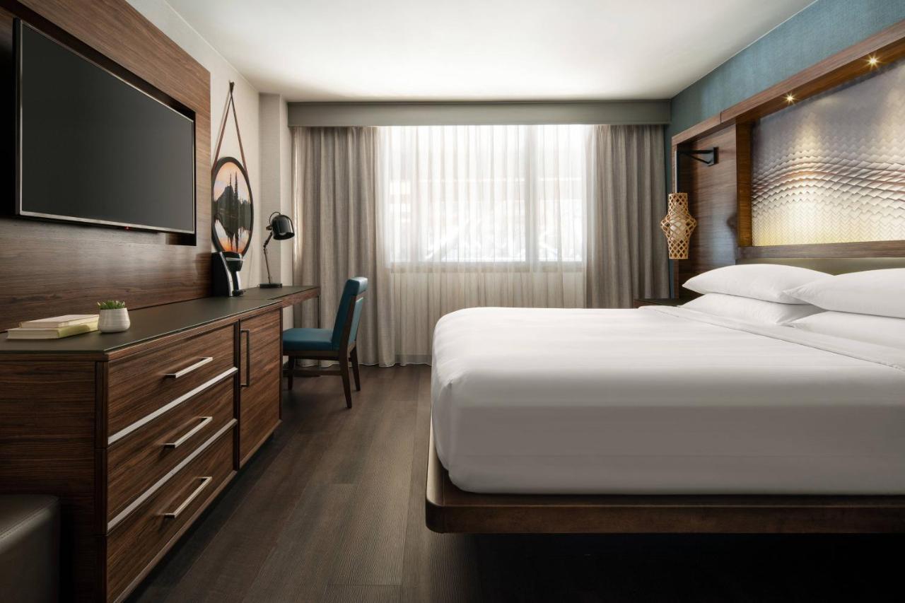 King Guest Room,1387998179:JPEG