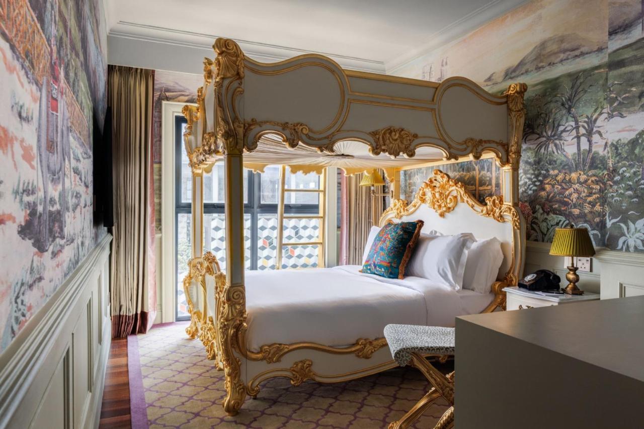 Royal Deluxe King Room 1 King Club Lounge Access Complimentary Cocktails & Snacks