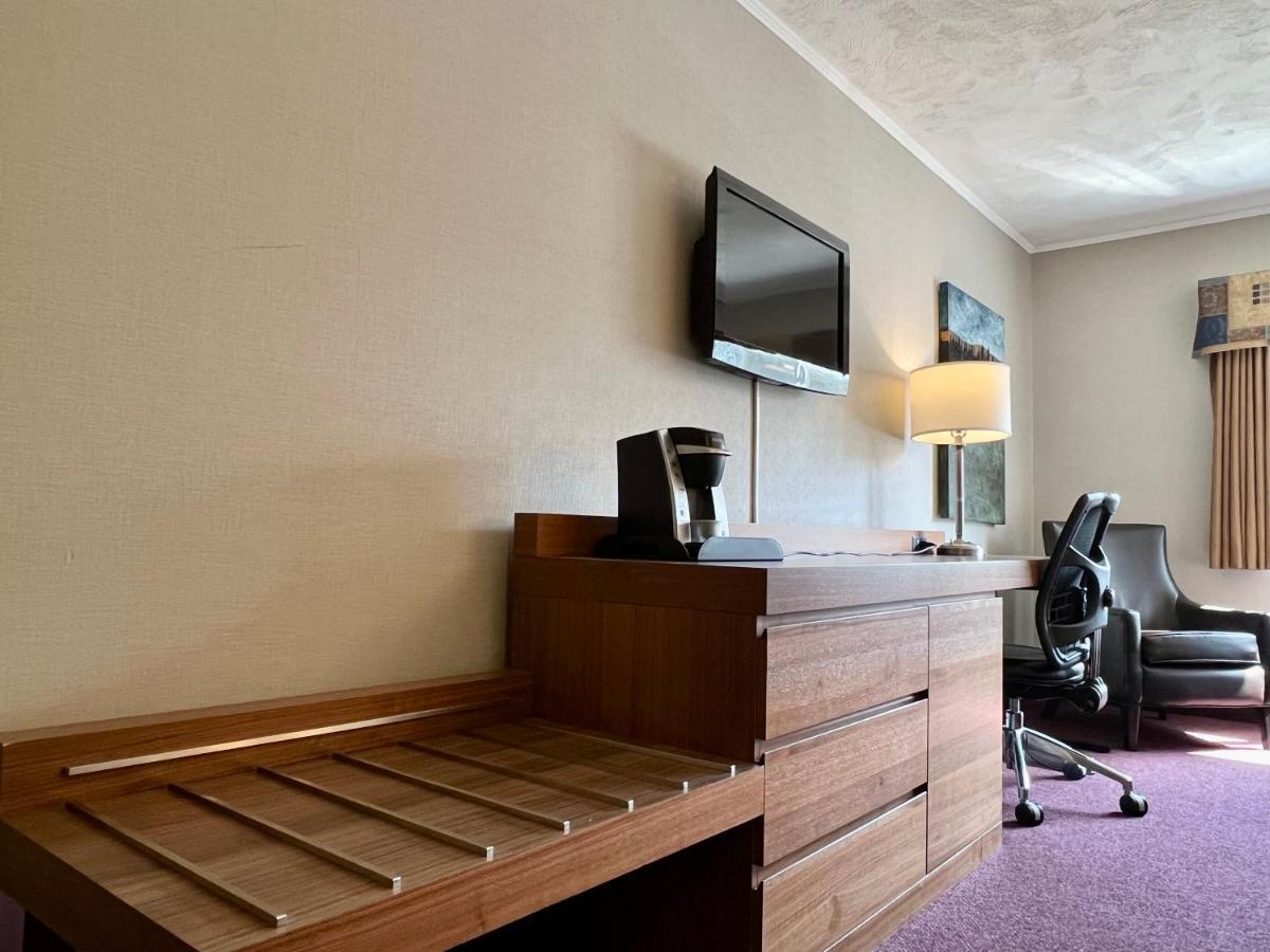 Quadruple Room Two Queen Beds Non Smoking
