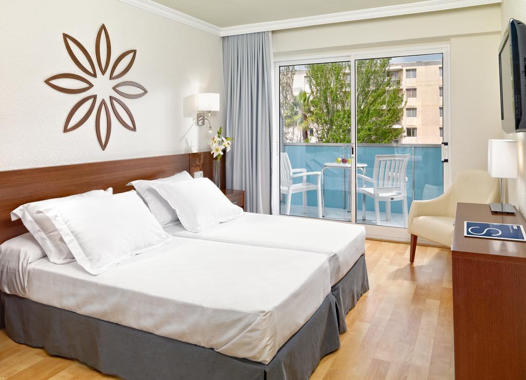 Twin or Double Room (2 Adults)