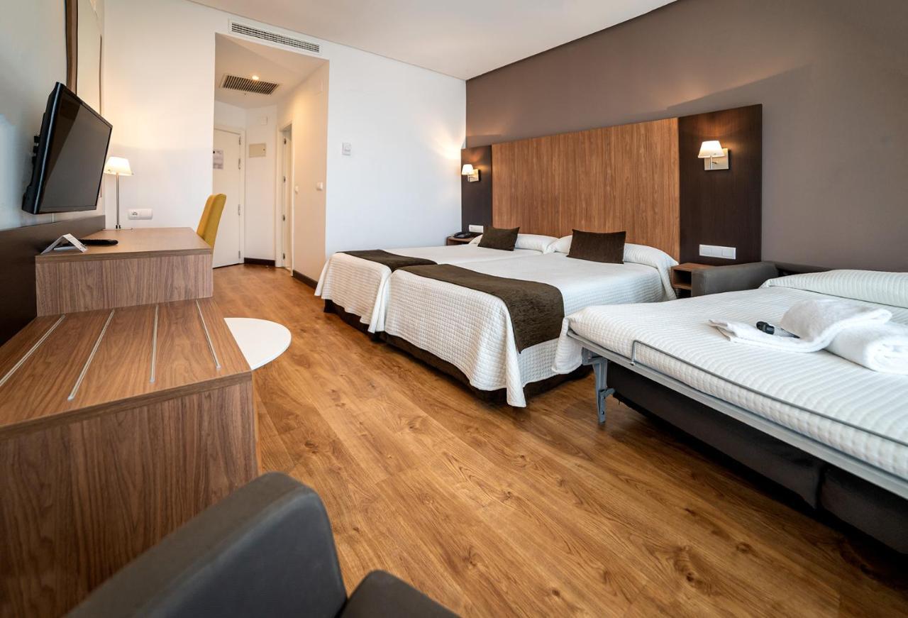 Chambre Double ou Lits Jumeaux (2 Adultes + 1 Enfant)