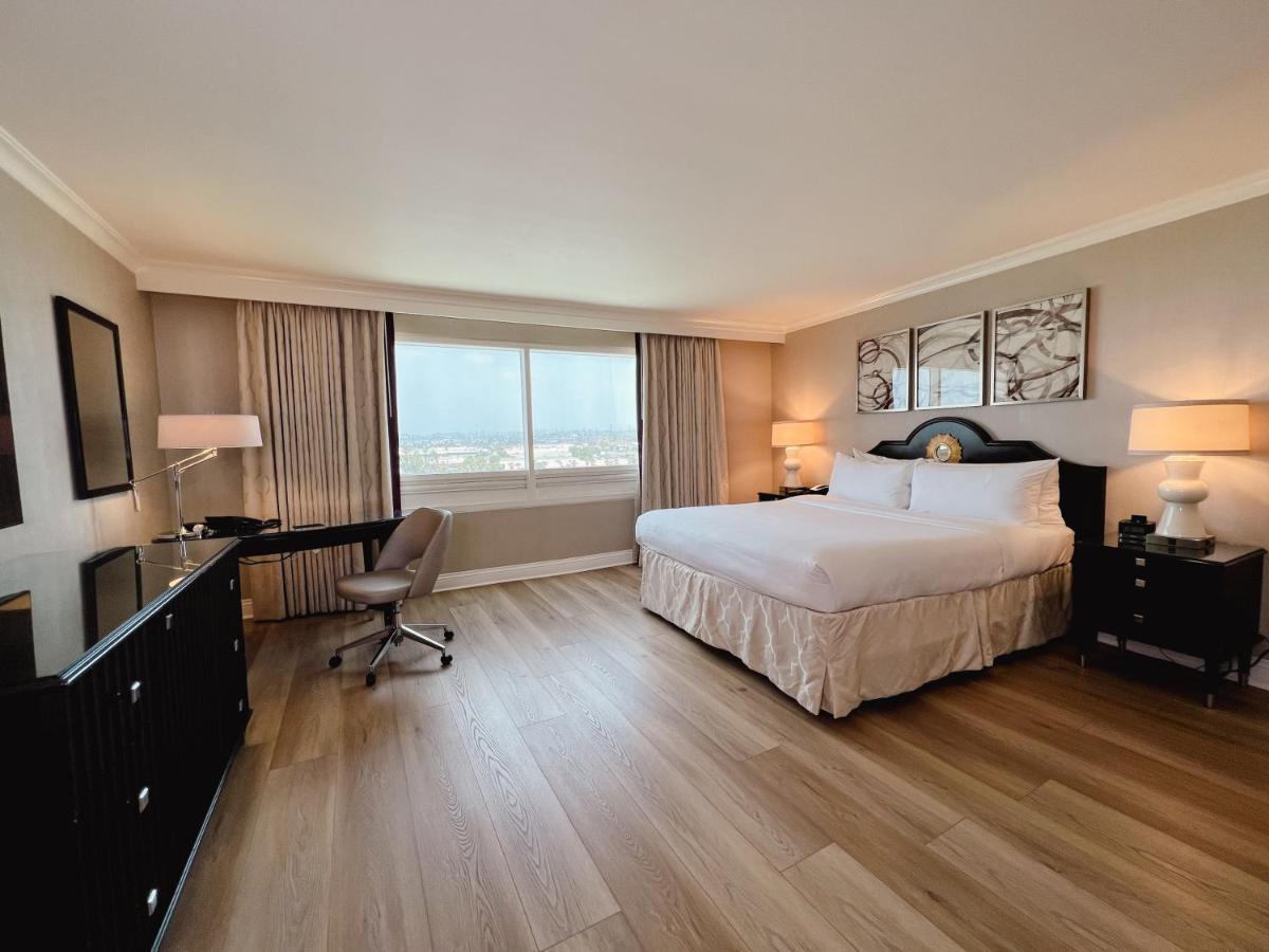 Deluxe Room One King Bed