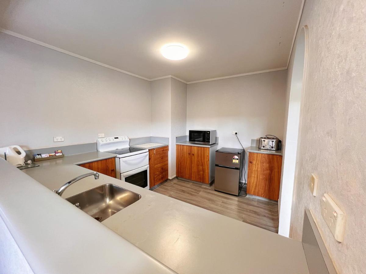 Large upstairs one bedroom unit Bath