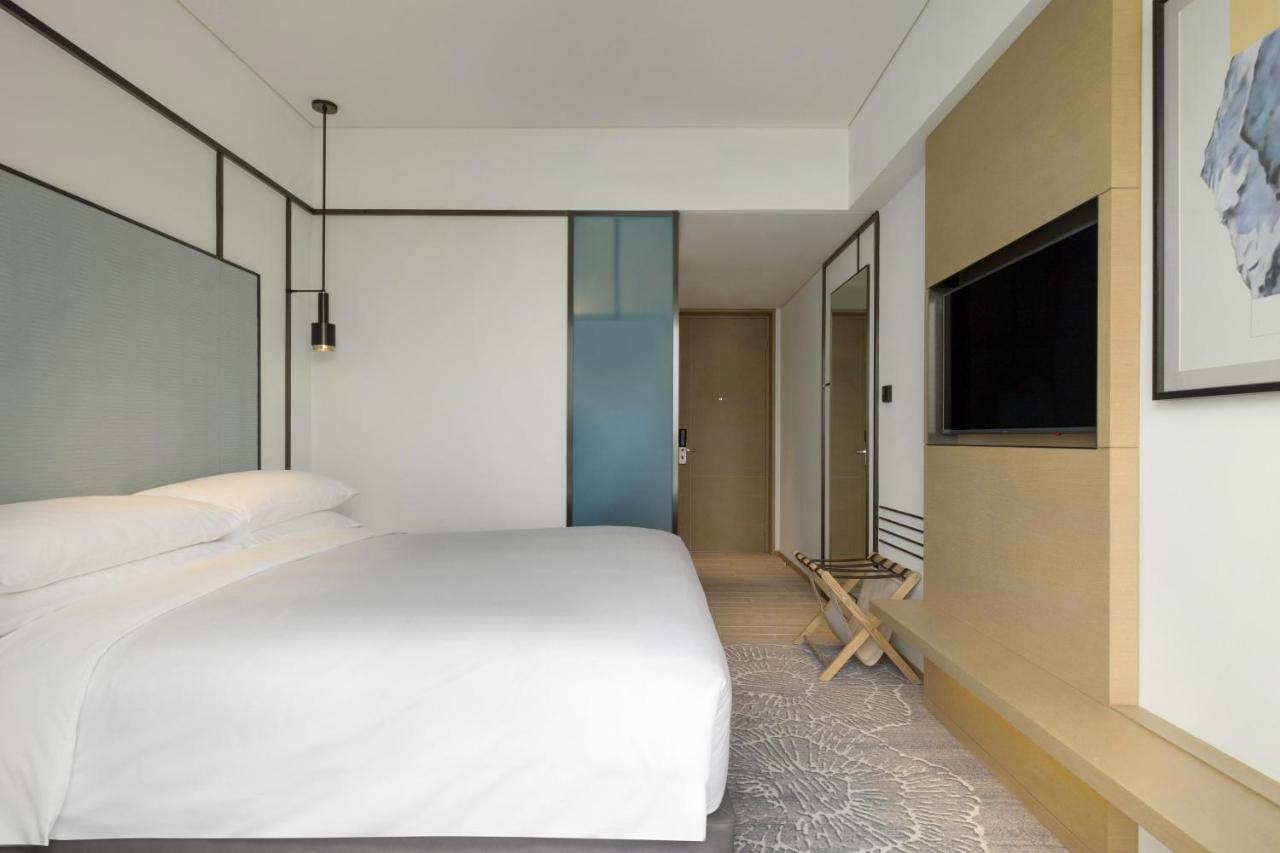 Traditionelles Zimmer mit 1 Kingsize-Bett und Meerblick