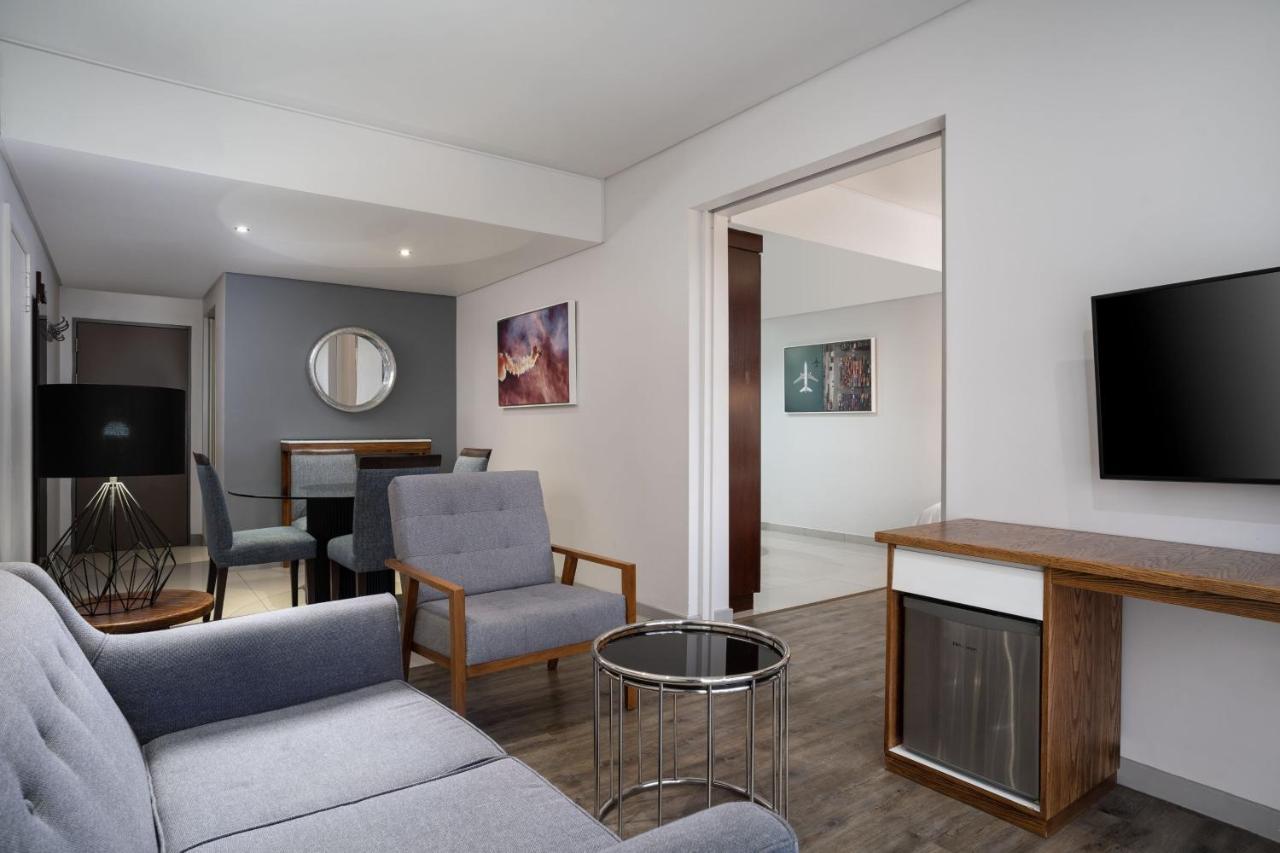 One-Bedroom King Suite