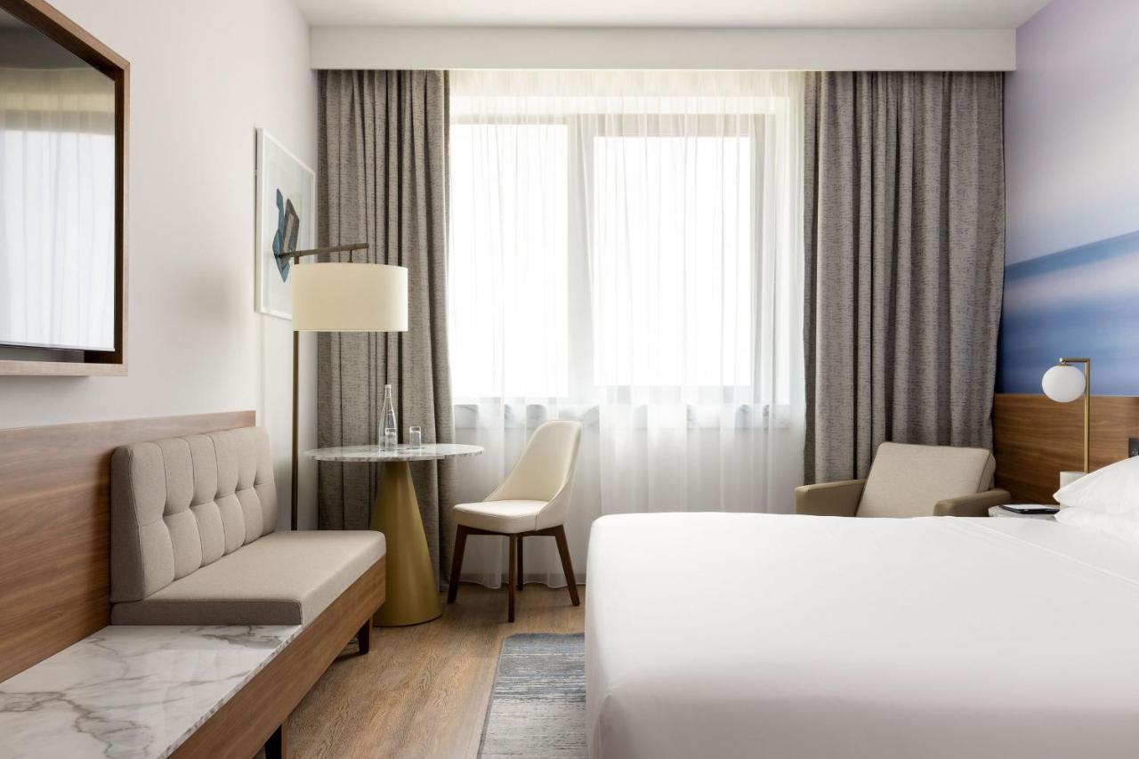 Deluxe Zimmer mit Kingsize-Bett mit Meerblick