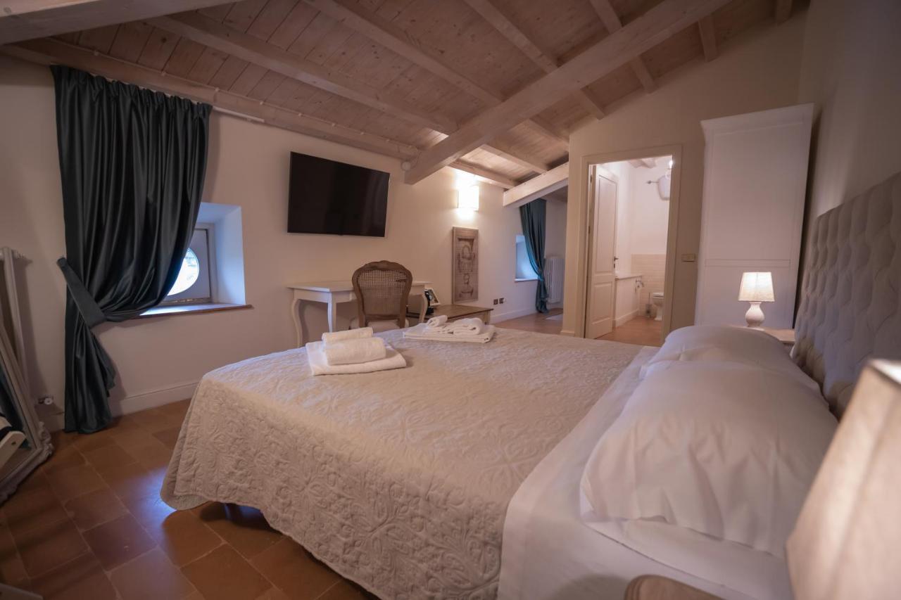 Deluxe Room,1584588524:JPEG