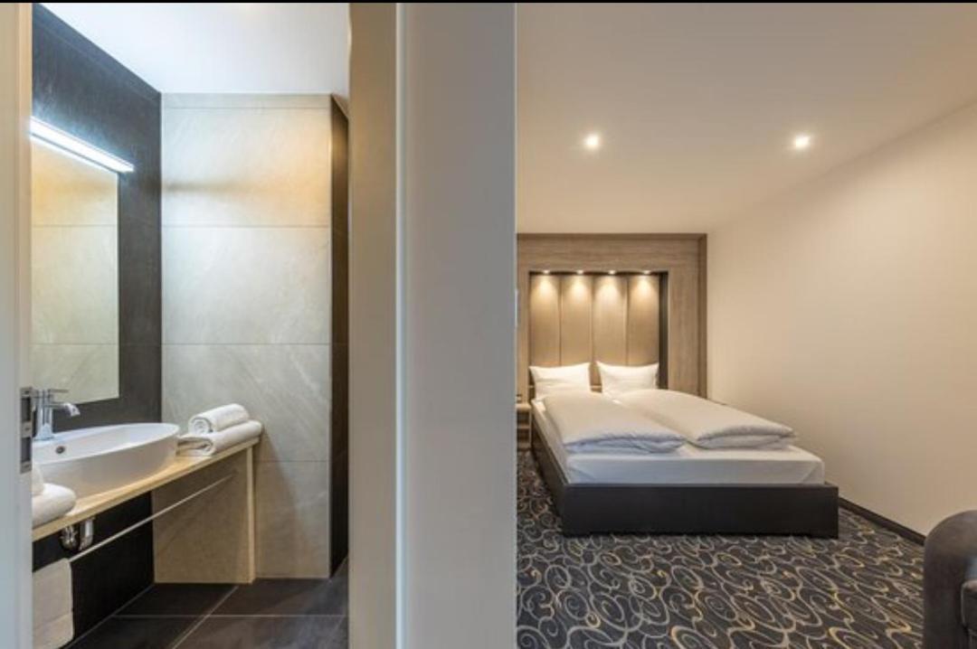 King Room Roll Shower Disability Access