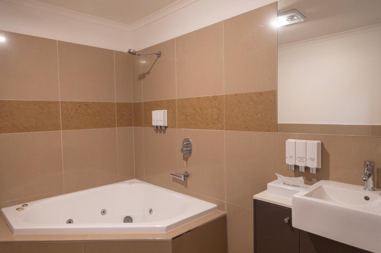 King Room with Spa Bath