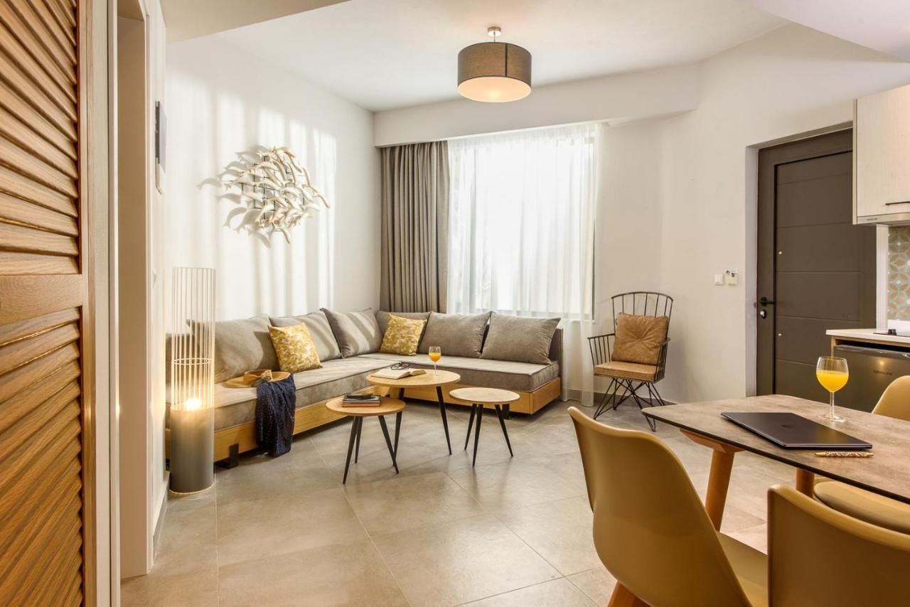 One-Bedroom Apartment Pool Front