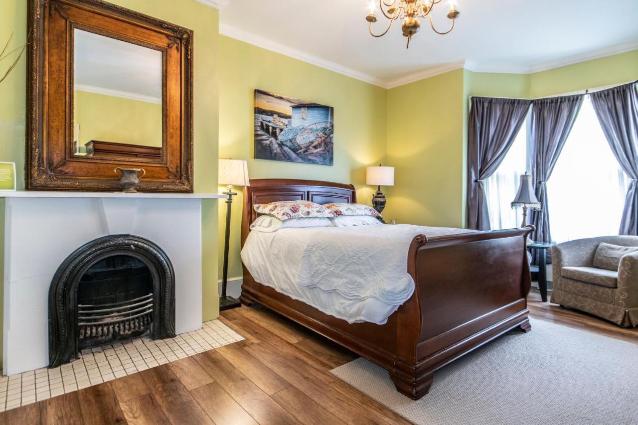 Queen Room with Spa Bath