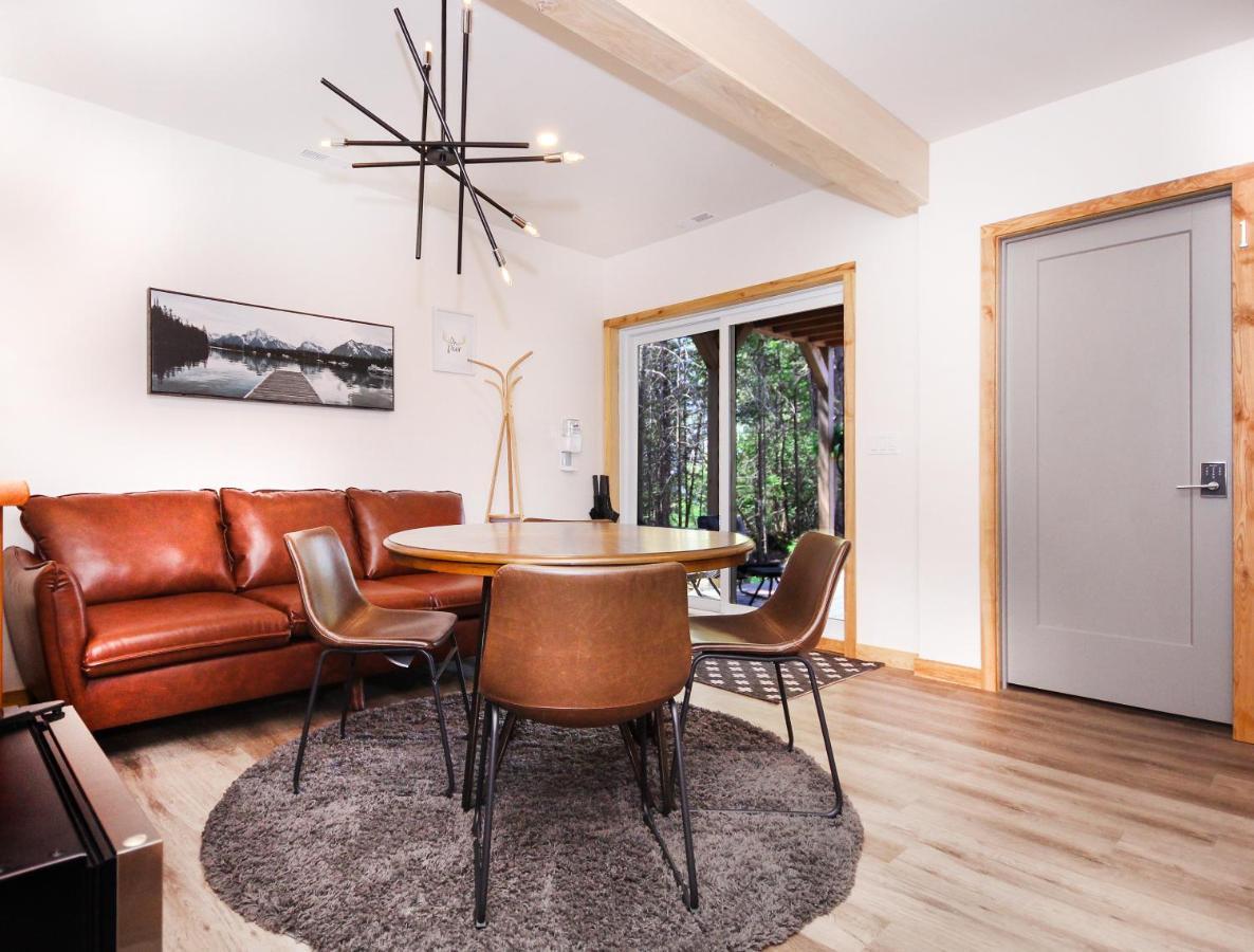 Suite with Lake View