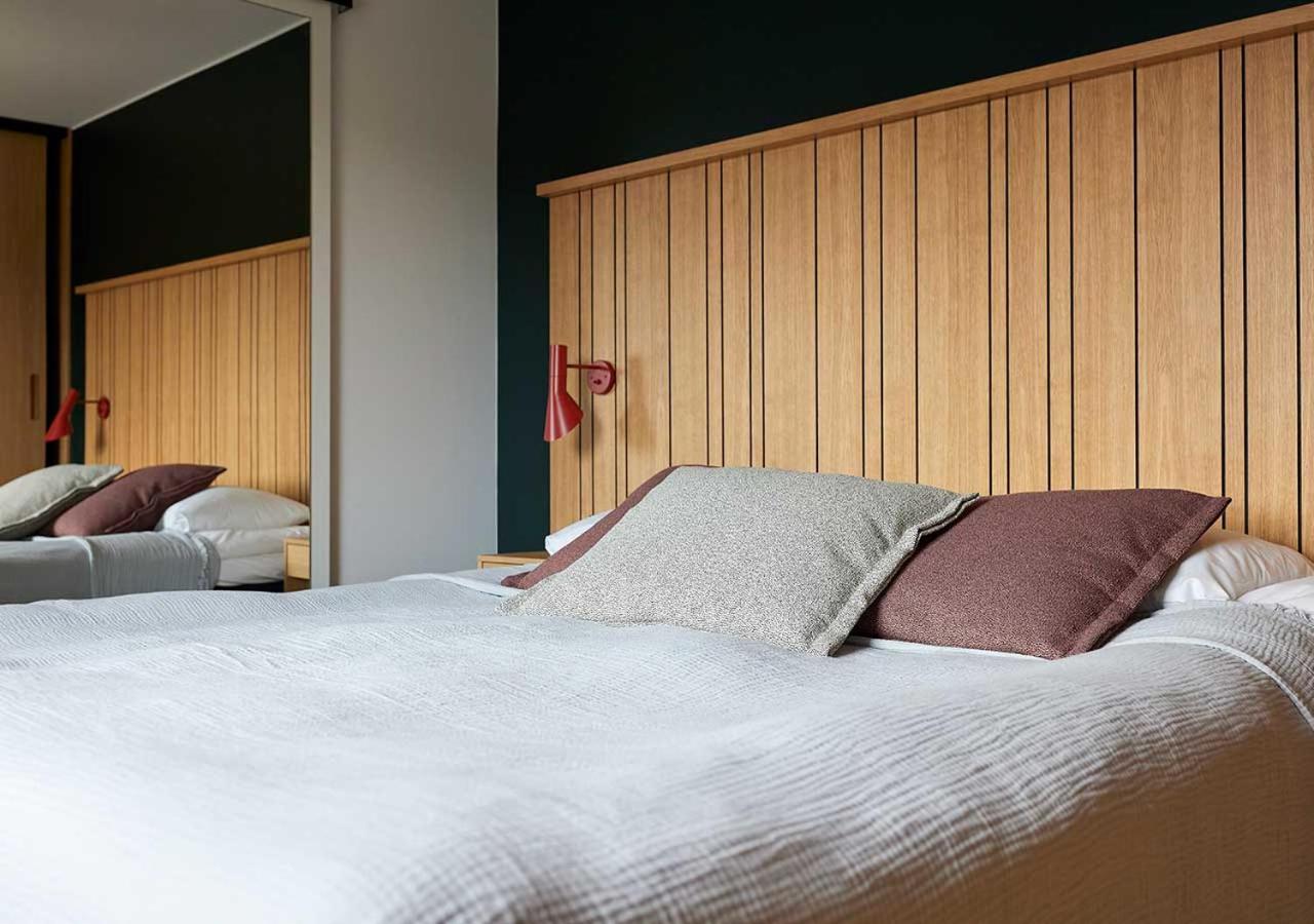 Deluxe One-Bedroom Apartment 77m2