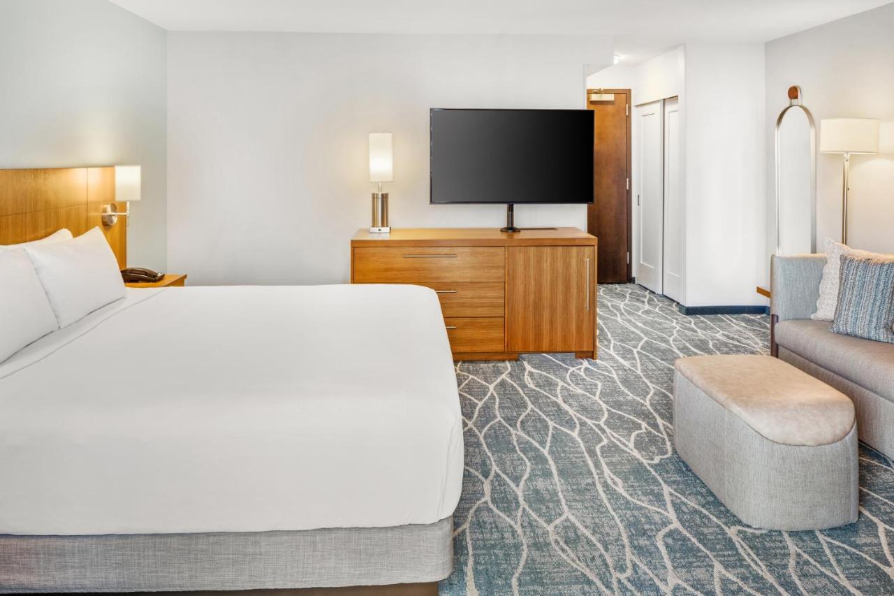 Specialty King Room with Sofa Bed and City View