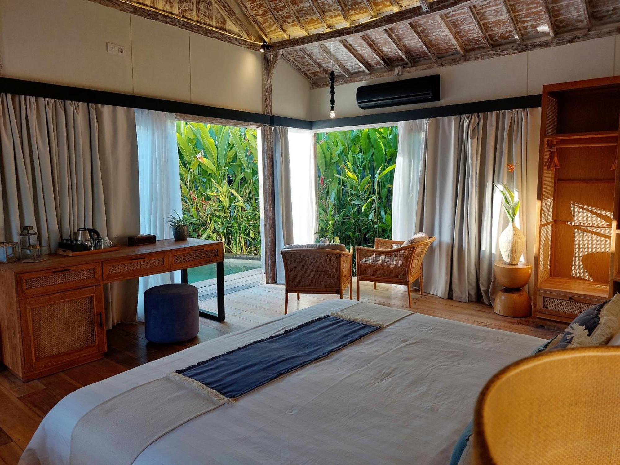 Deluxe King or Twin Bungalow with Plunge Pool & Pool View (Wood 4)