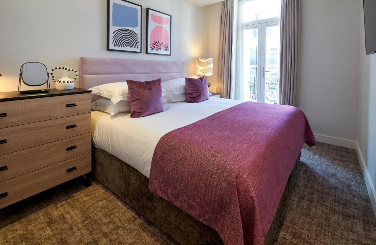 Superior One Bedroom Apartment