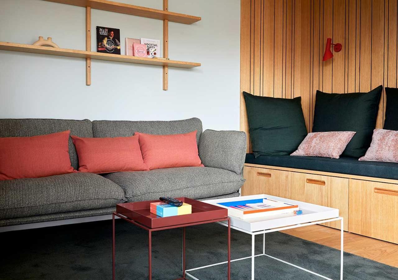 Deluxe One-Bedroom Apartment 77m2