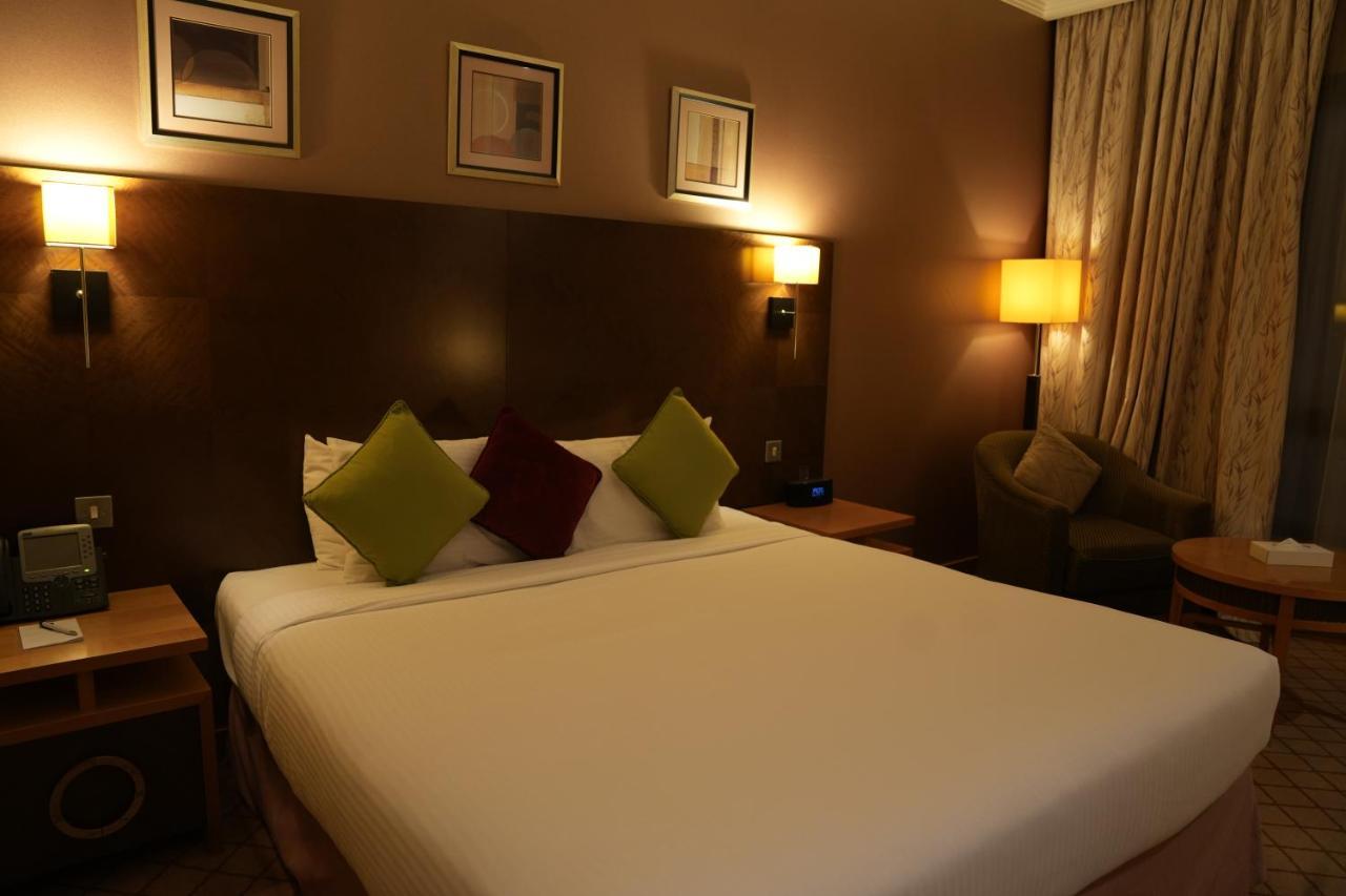 Executive King Room,1558359055:JPEG